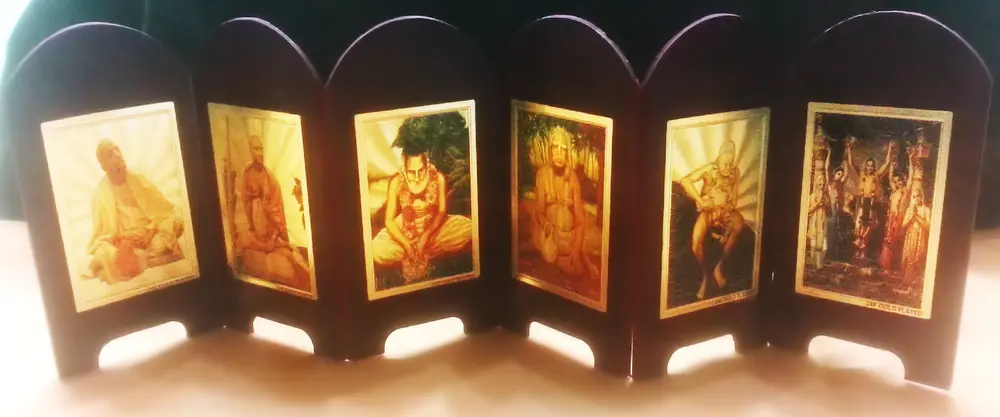 Folding Guru Parampara Display [with Panca-Tattva]