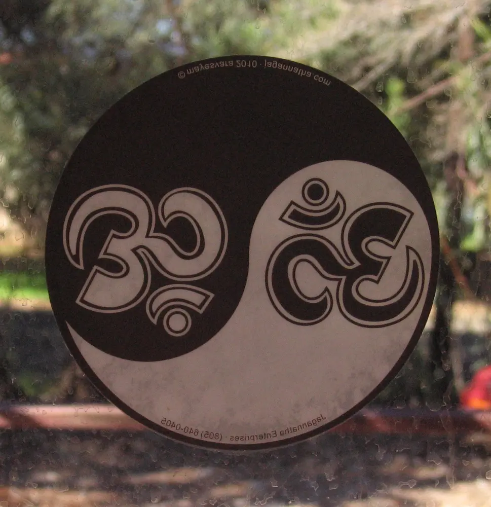 Om Yin Yang Static Decal 4\"